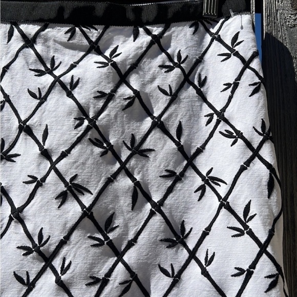 Talbots white and black pencil skirt. - Picture 3 of 6